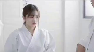 學生頭輕熟女露臉賣力口交 小鮮肉男友專業舔逼狂魔，暴力無套打樁淫水超級多